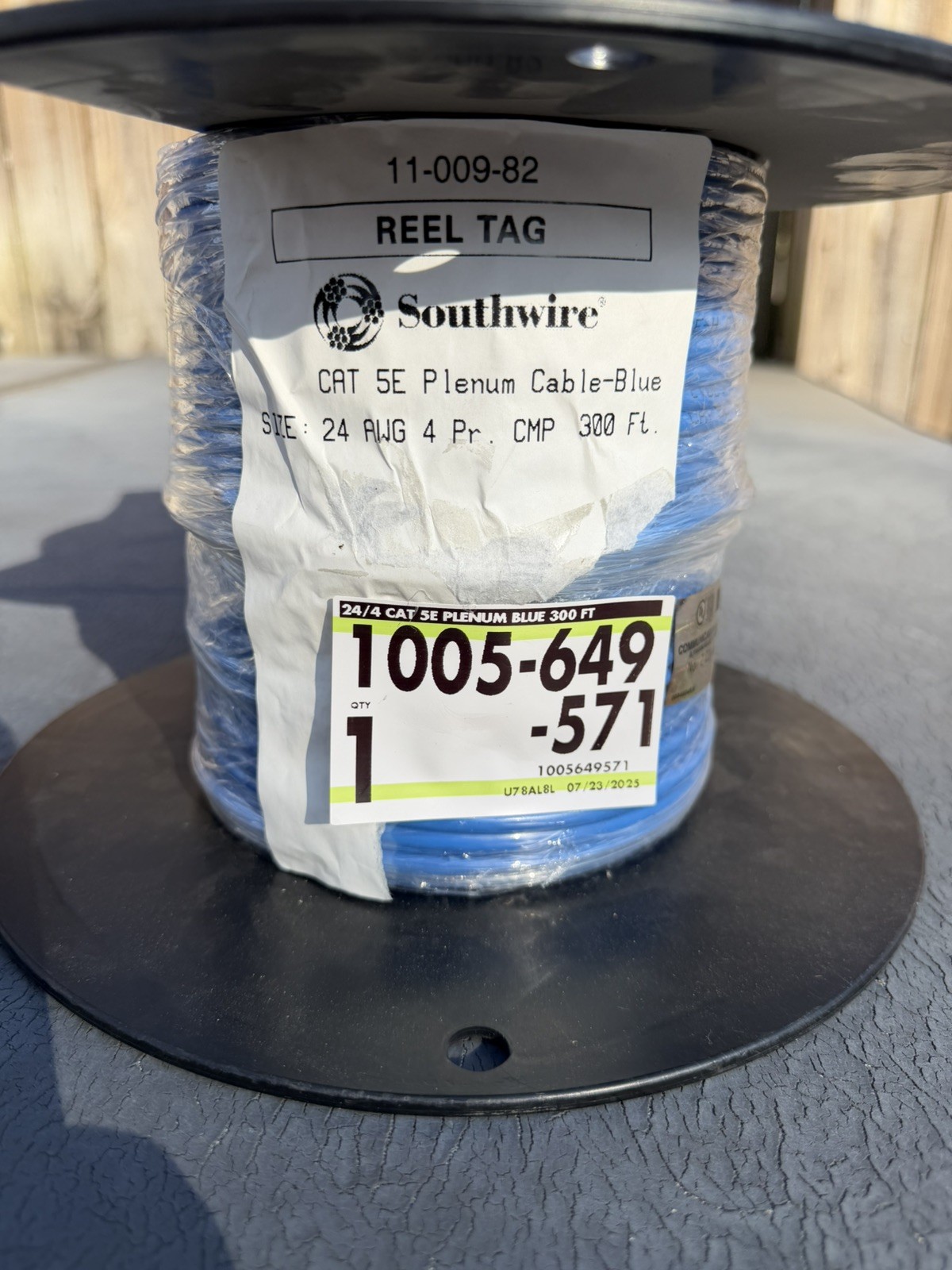 Southwire 300 ft. Blue 24/4 Solid CU CAT5e CMP (Plenum) Data Cable Roll Broken