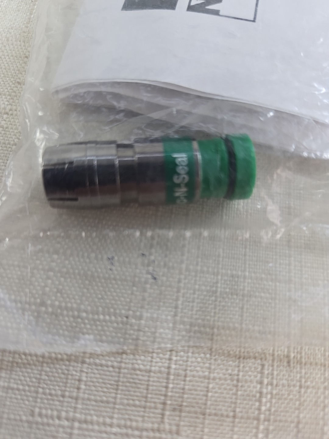 Leviton 40985-CRU Universal Compression RCA Connector Series 6 Quad