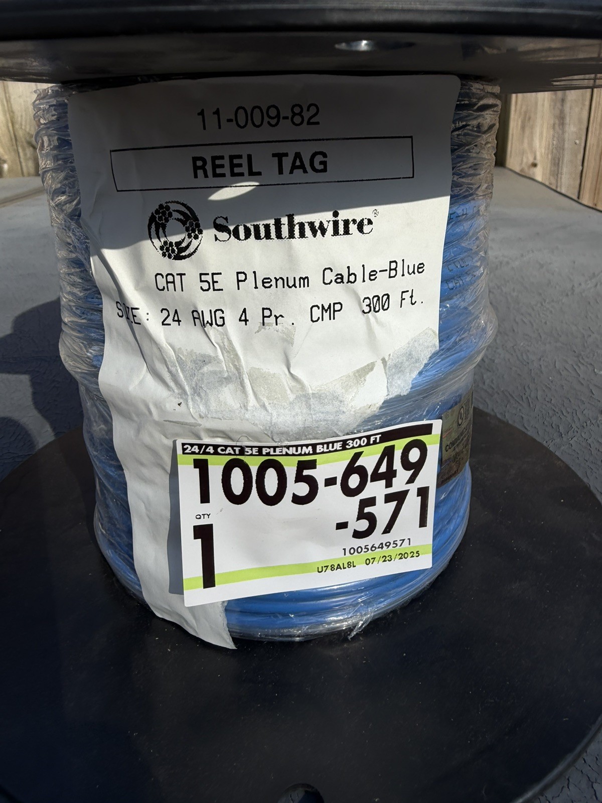 Southwire 300 ft. Blue 24/4 Solid CU CAT5e CMP (Plenum) Data Cable Roll Broken