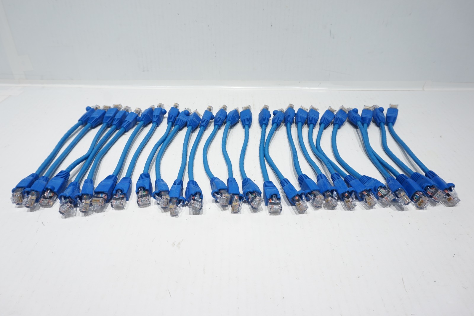 (25) RJ45/45 CAT6 4P ST PVC 568B BLUE W/BTS 6″ CABLES – NEW M64CKPABLB