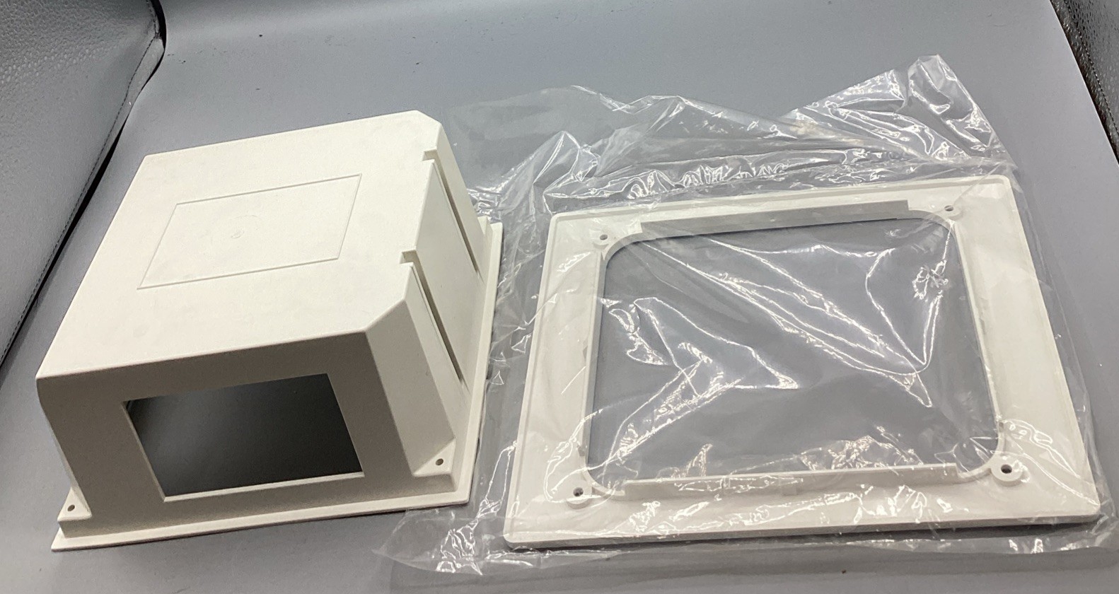NOB Leviton 47617-REB Recessed Entertainment Box With Low Profile Frame White
