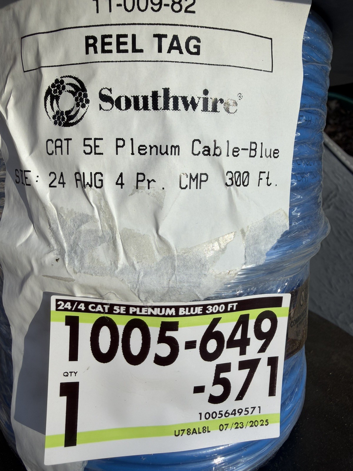 Southwire 300 ft. Blue 24/4 Solid CU CAT5e CMP (Plenum) Data Cable Roll Broken