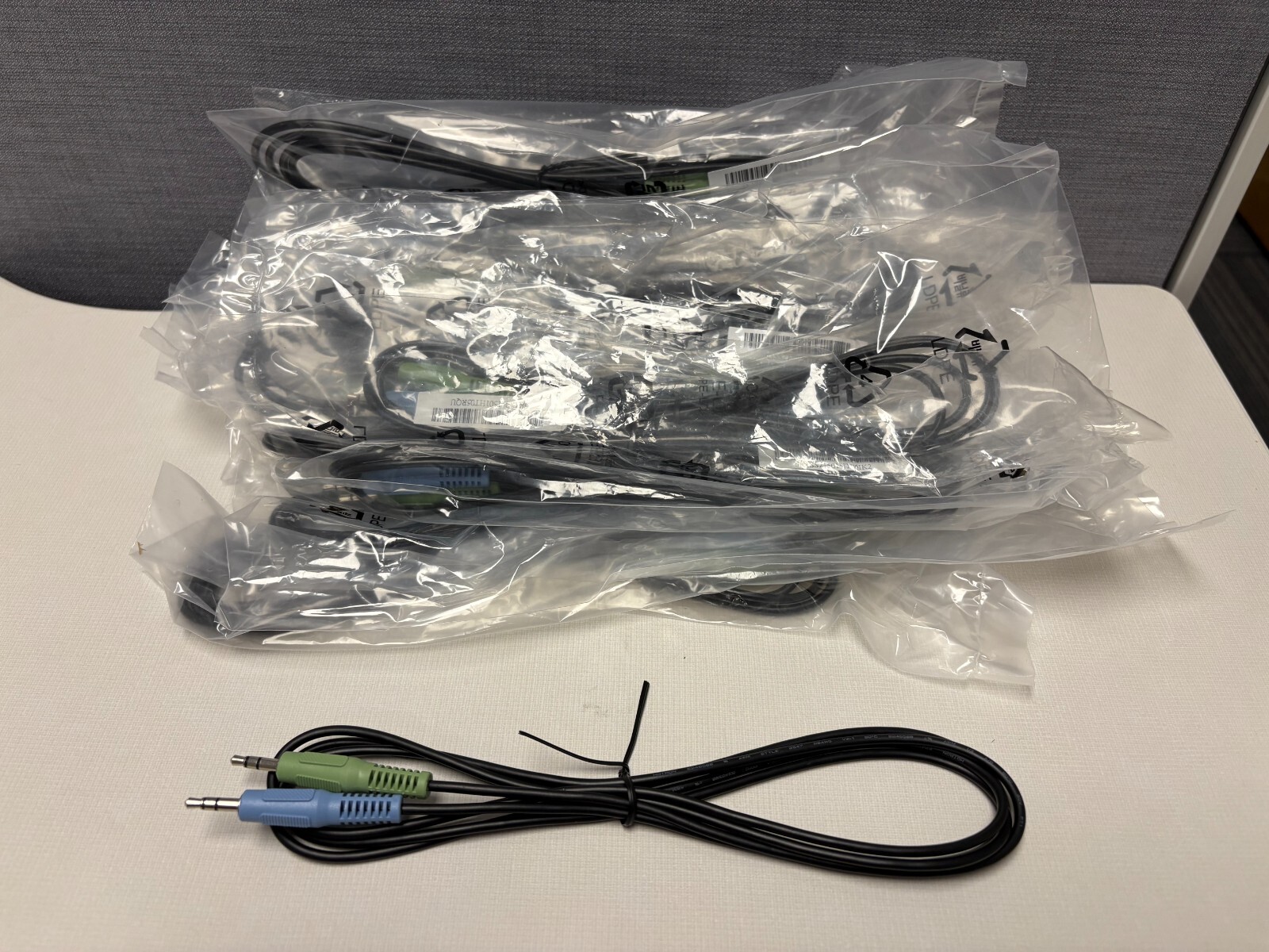 (Lot of 20) NEW 3.5mm Audio Cable, Male to Male, PC, MP3, Monitor, 5’10 FT