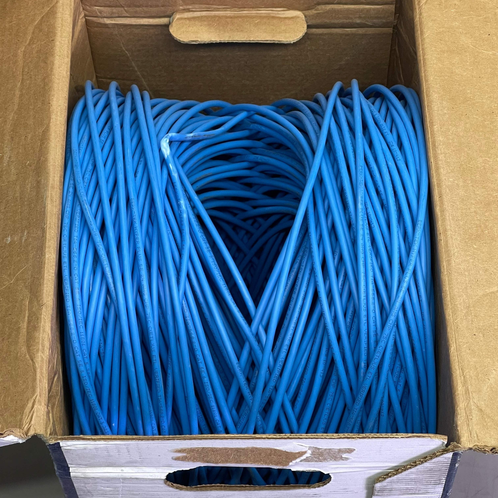 BERK-TEK Hyper Plus 5e Cat 5e UTP Cable 1000′ Blue 10032227