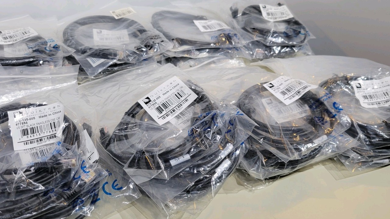 40 New Quiktron 5′ foot Black Snagless Cat 5e Patch Cable (570-135-005) Cord