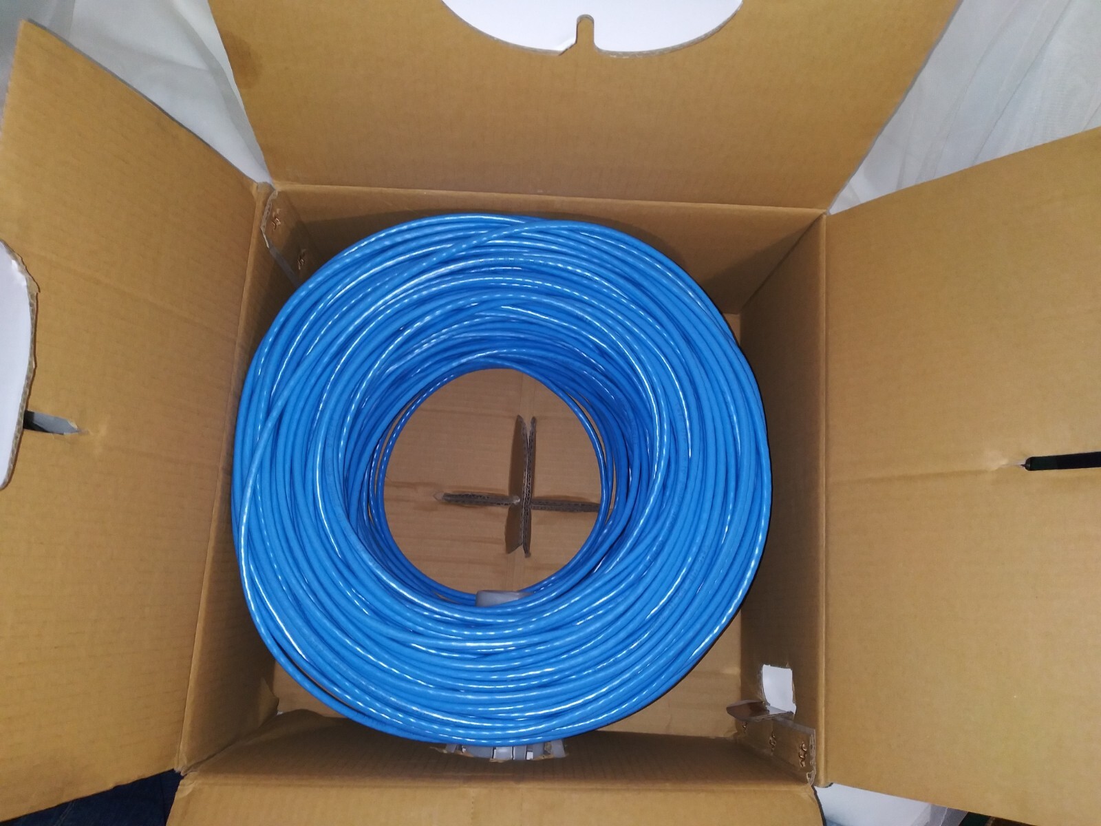 DRIPSTONE CAT6 UTP CABLE 4 PAIR 23AWG 1/0.57MM CCA PVC JACKET BLUE 1000′ +/-