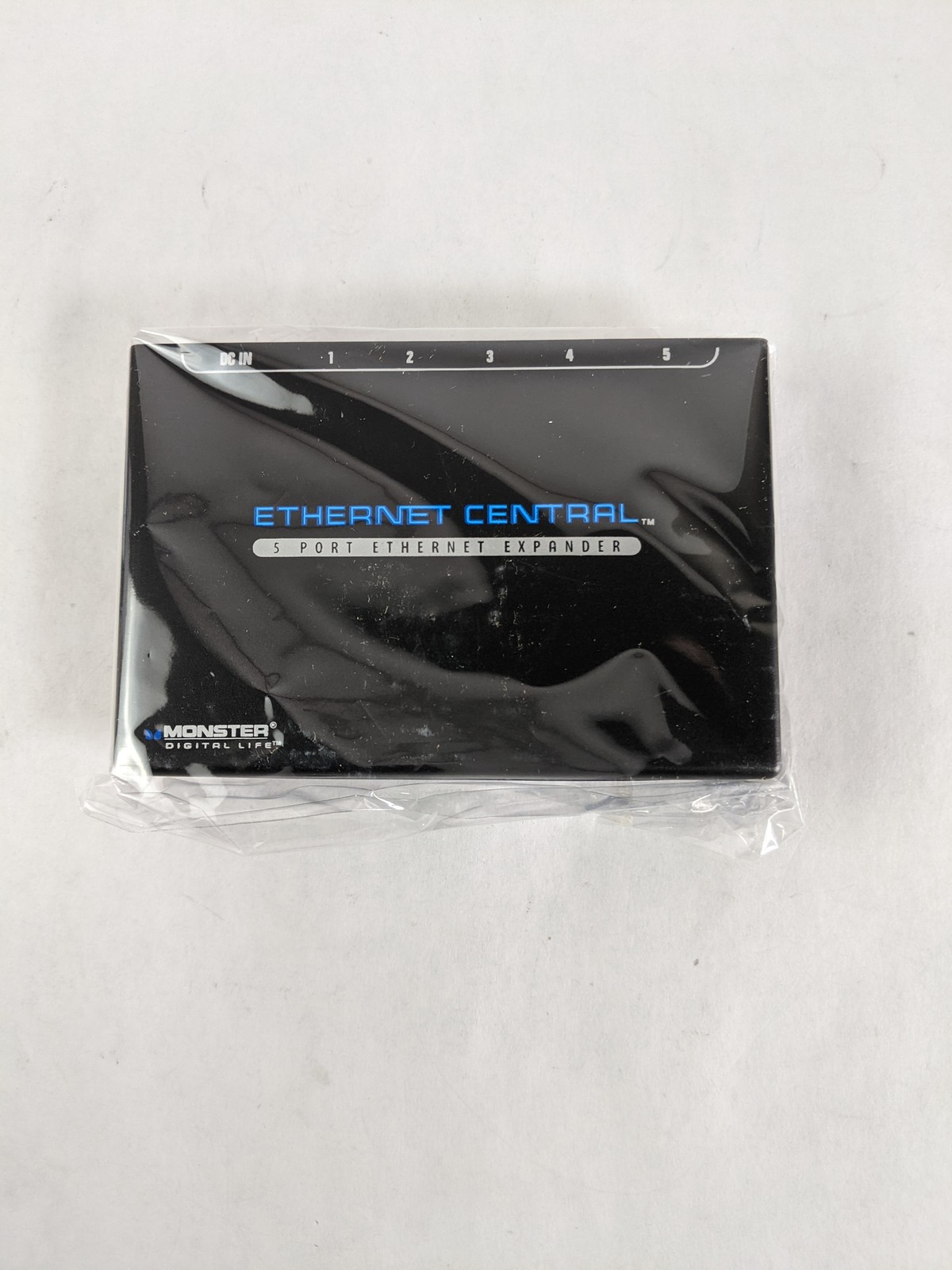 Lot of 5 New MONSTER DIGITAL LIFE DL ES-5 121668-00 Ethernet Central 5 Port