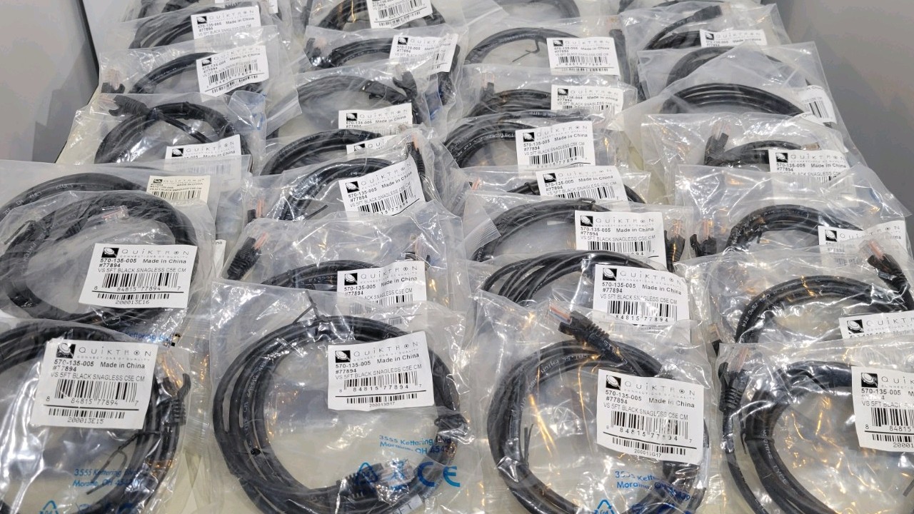 40 New Quiktron 5′ foot Black Snagless Cat 5e Patch Cable (570-135-005) Cord