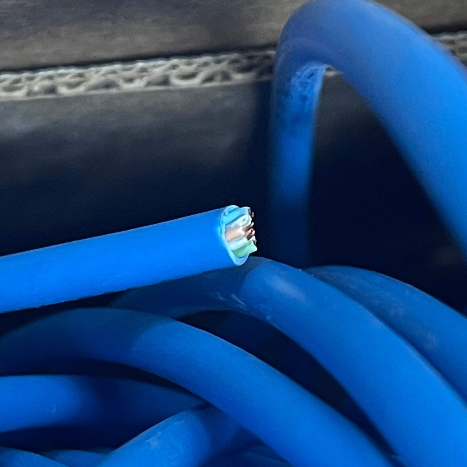 BERK-TEK Hyper Plus 5e Cat 5e UTP Cable 1000′ Blue 10032227