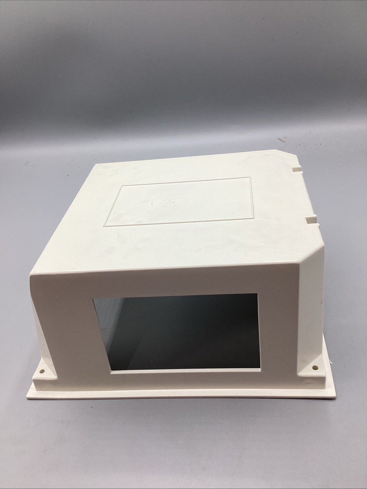 NOB Leviton 47617-REB Recessed Entertainment Box With Low Profile Frame White