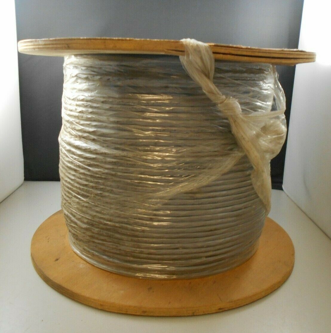 24 AWG Sheilded Cable Gray Jacket 4 Pair SG15 1000FT Spool EF24P0043122