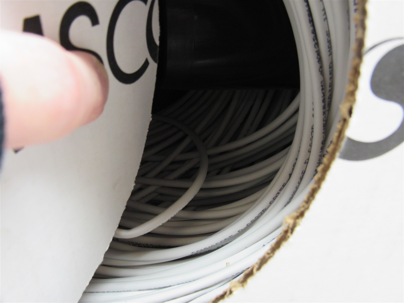 NEW CommScope Cat5e Ethernet Cable 1000 ft White 874046714/10 CS27P 4/24 U/UTP