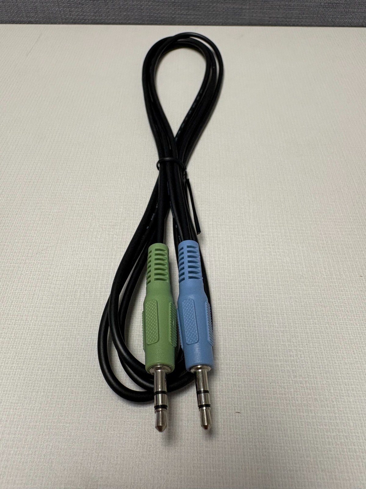 (Lot of 20) NEW 3.5mm Audio Cable, Male to Male, PC, MP3, Monitor, 5’10 FT