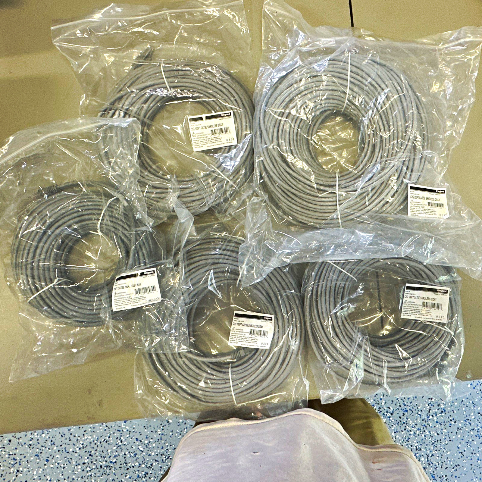 (3) 100’ (1) 75’ (1) 200’ CAT5e RJ-45 Male to Male Ethernet Patch Cable Snagles