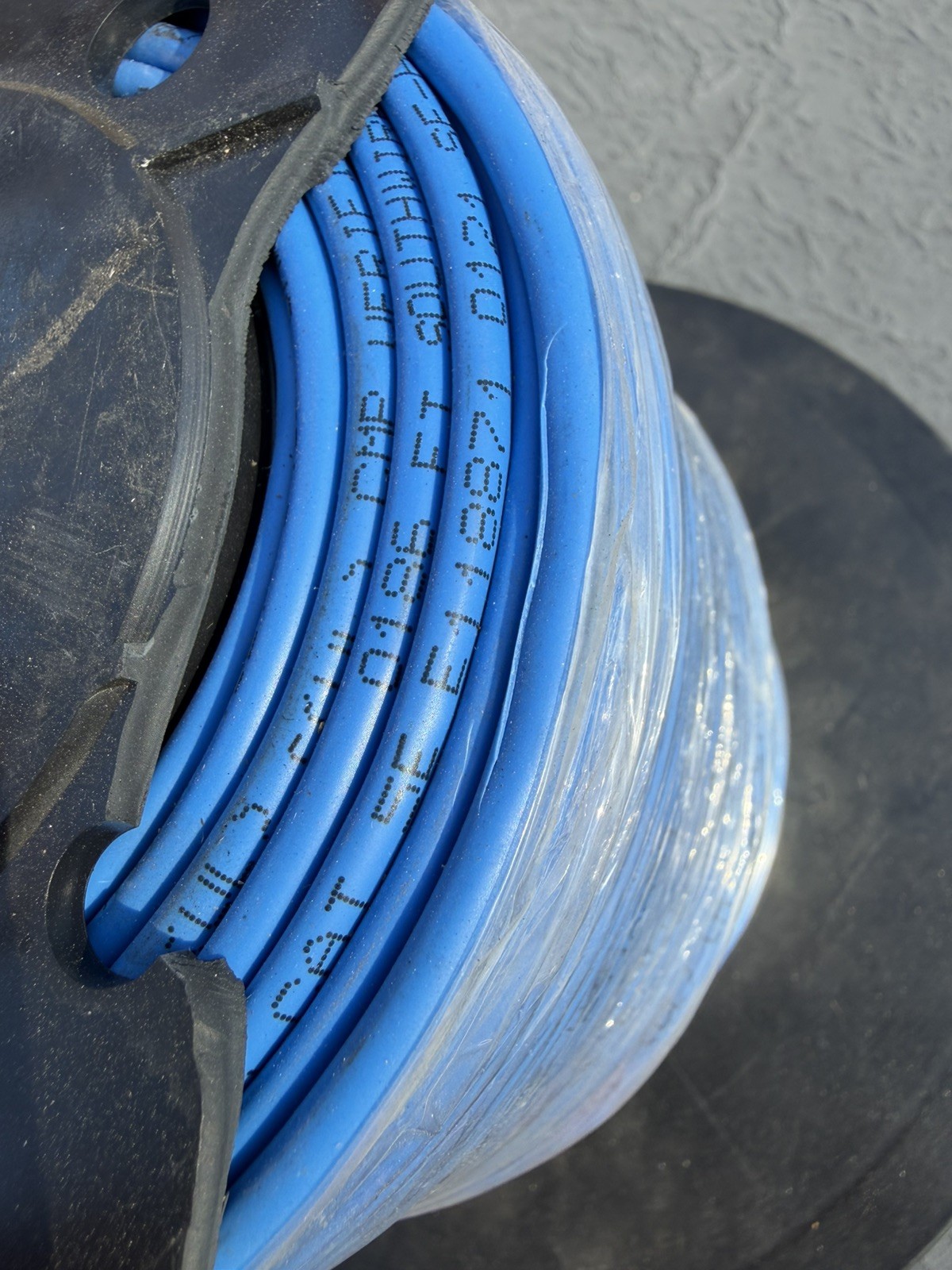 Southwire 300 ft. Blue 24/4 Solid CU CAT5e CMP (Plenum) Data Cable Roll Broken