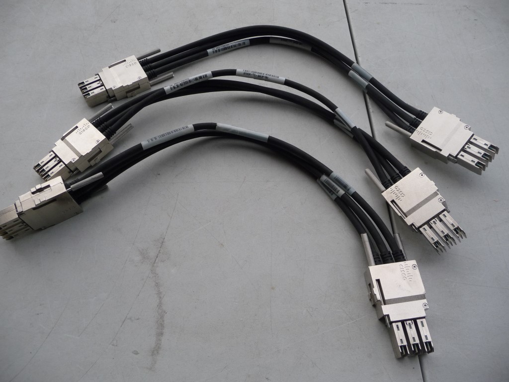 AU SELLER ORIG Cisco STACK-T1-50CM V01 3850 Stacking Cable 800-40403-01 TESTED