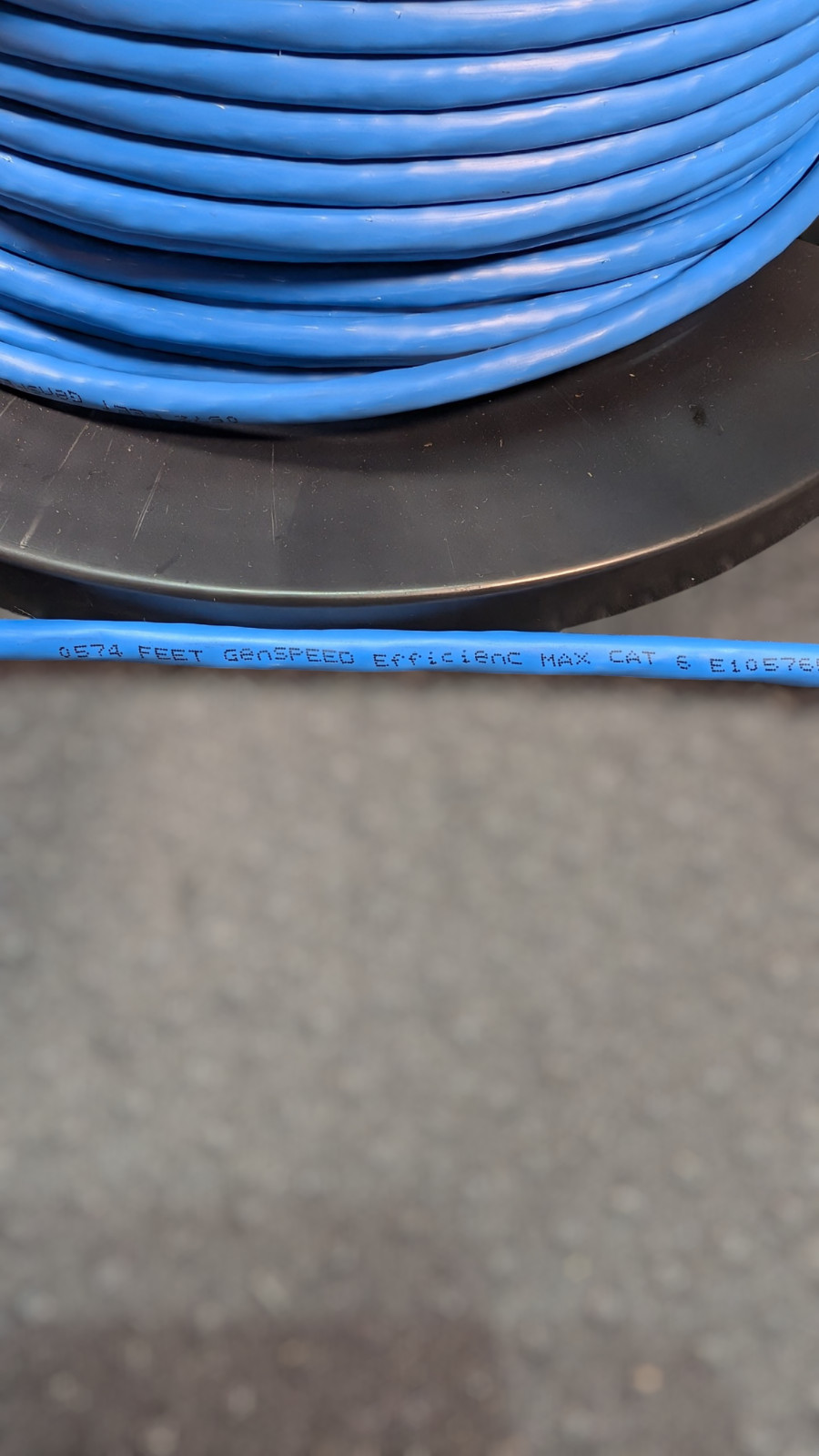 GenSPEED® 6 EfficienCMAX® Cat 6 Plenum CMP, 22 AWG , PoE, Blue – 574ft
