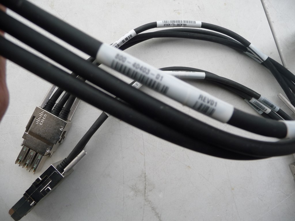 AU SELLER ORIG Cisco STACK-T1-50CM V01 3850 Stacking Cable 800-40403-01 TESTED