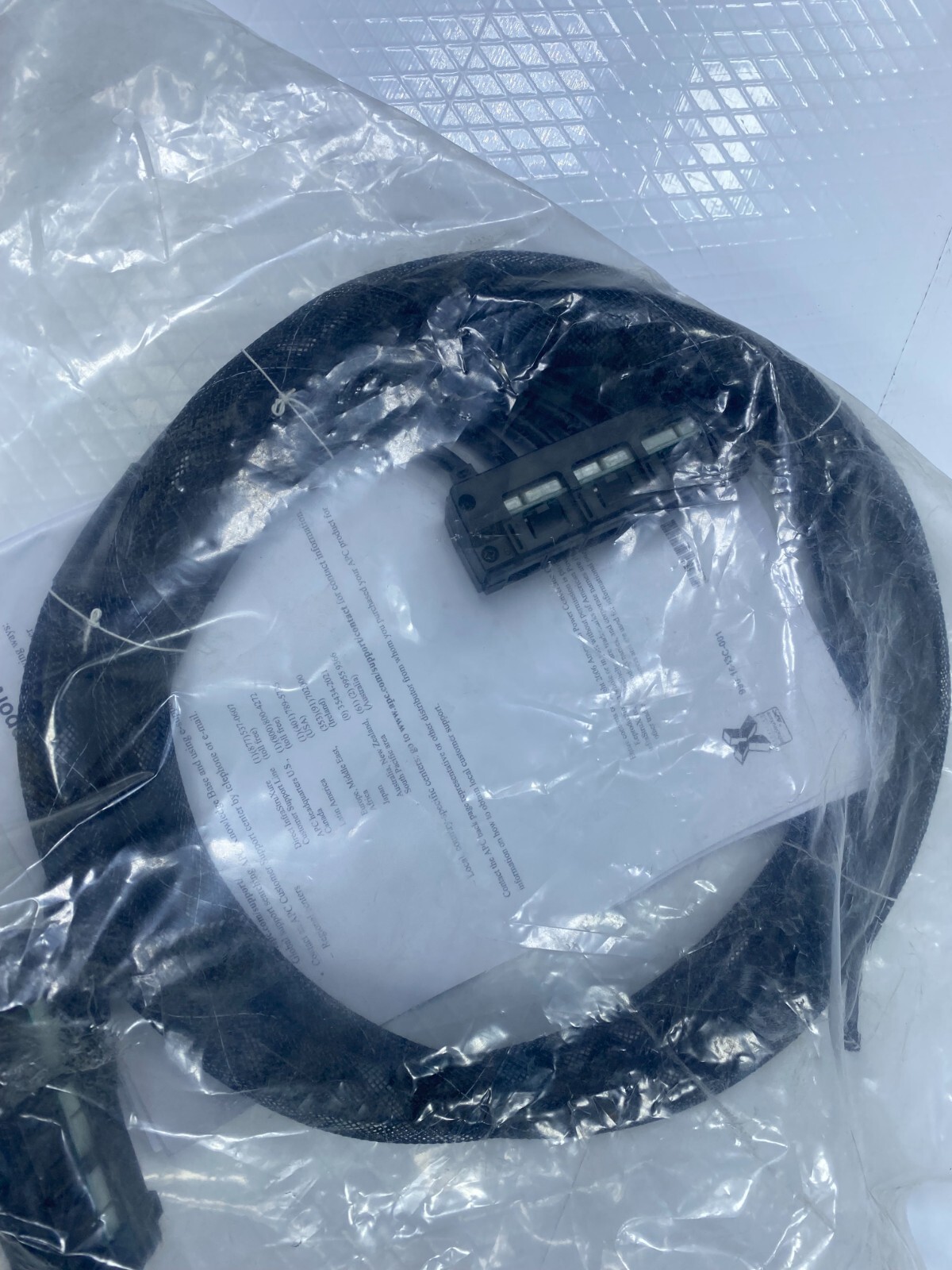 NEW DDCC6-007 APC Data Distribution Cable CAT6 UTP CMR 6XRJ-45 – Black 7FT 2.1M