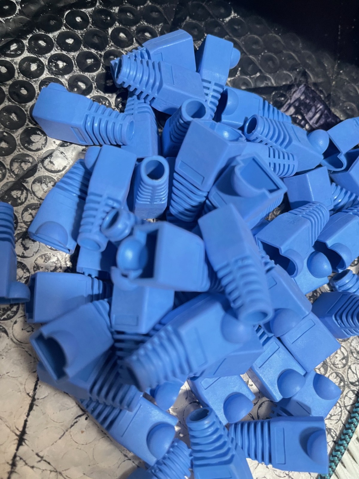 50 Cables To Go RJ45 04757 Cat5e/Cat6 End Cap Ethernet Cable Plug Cover(J10)