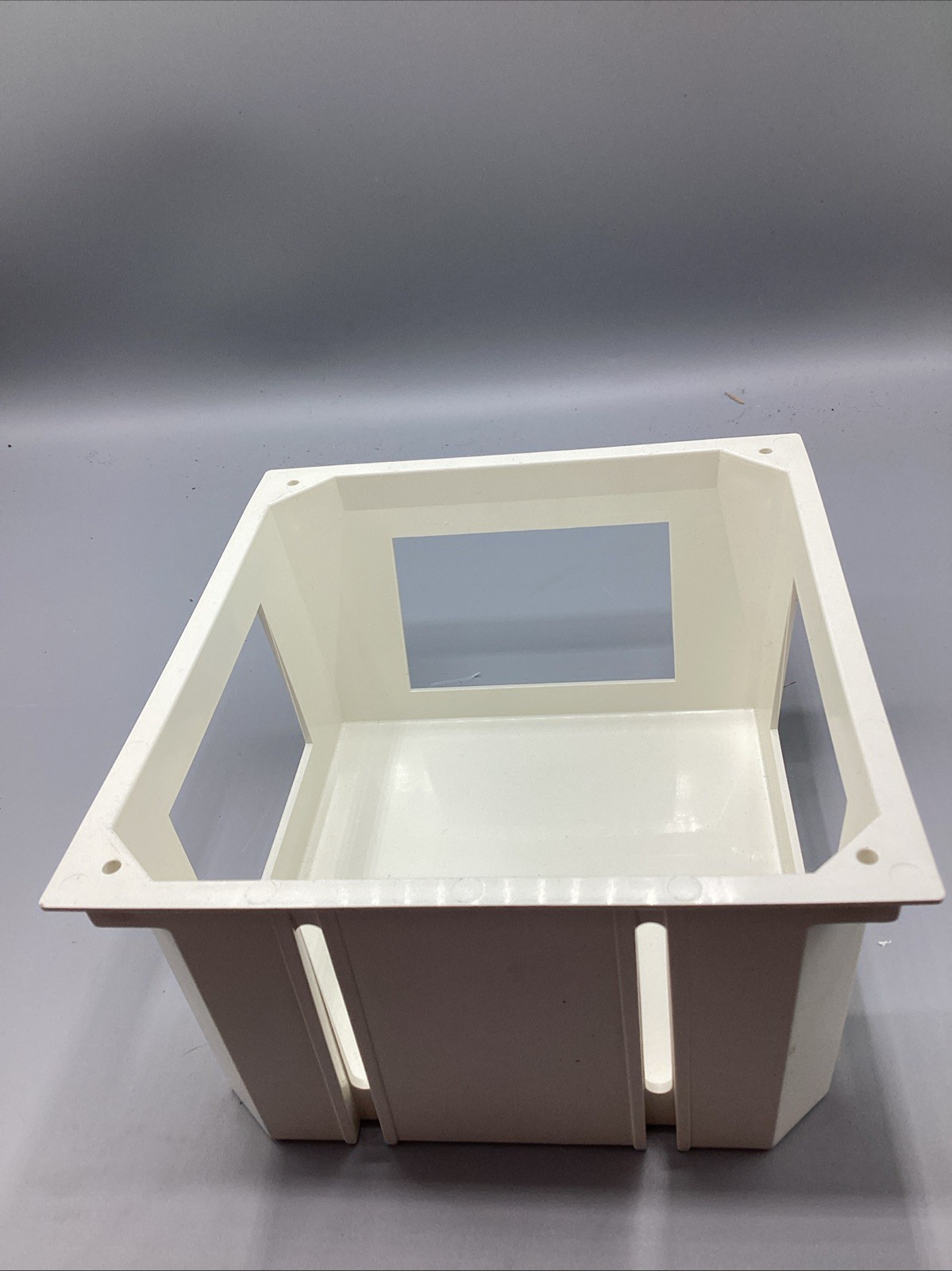 NOB Leviton 47617-REB Recessed Entertainment Box With Low Profile Frame White