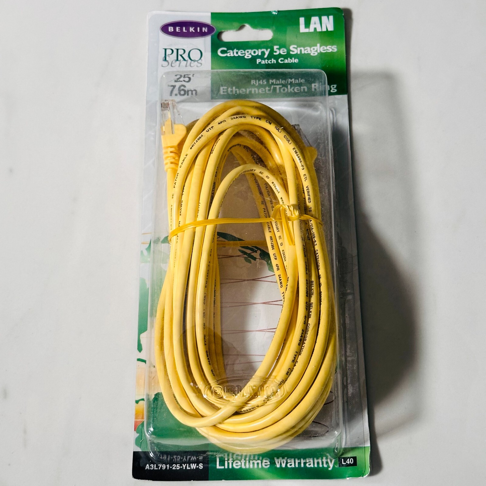 Belkin Pro Series 25′ 7.6 m LAN Category 5e Snagless Patch Cable RJ45 Male/Male