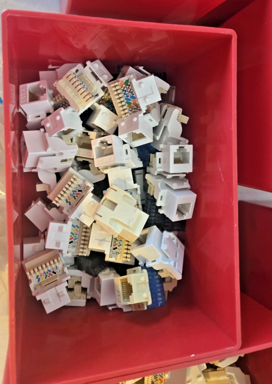 CAT 5E ETHERNET PLUGS MODULAR DATA PLUG HOOK UPS ETHERNET MISCELLANEOUS LOT Q