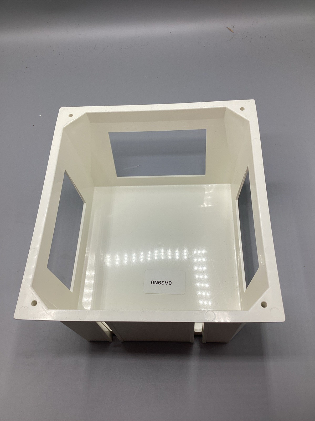 NOB Leviton 47617-REB Recessed Entertainment Box With Low Profile Frame White