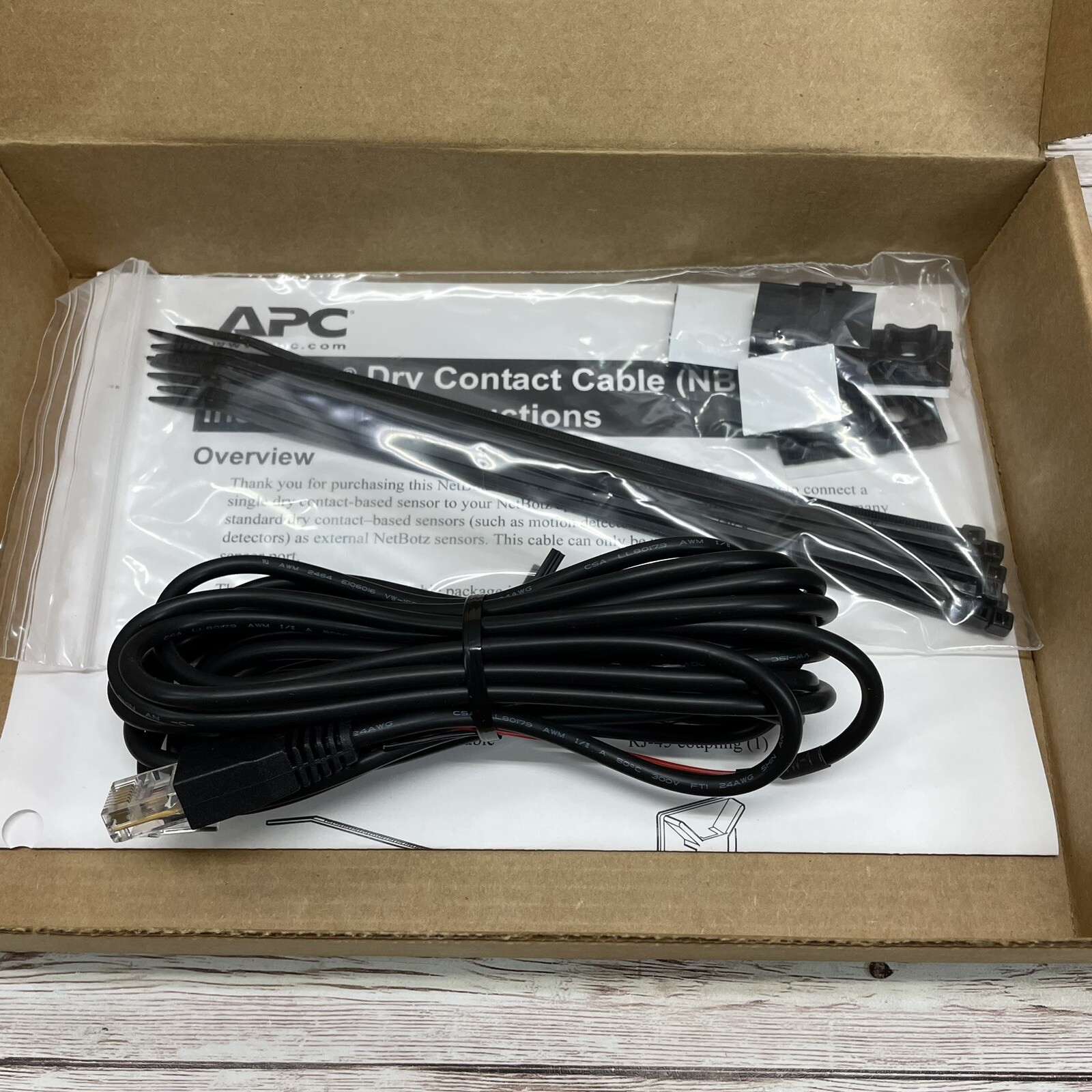 APC Schneider NetBotz Dry Contact State Monitor Sensor Cable 15ft Black NBES0304