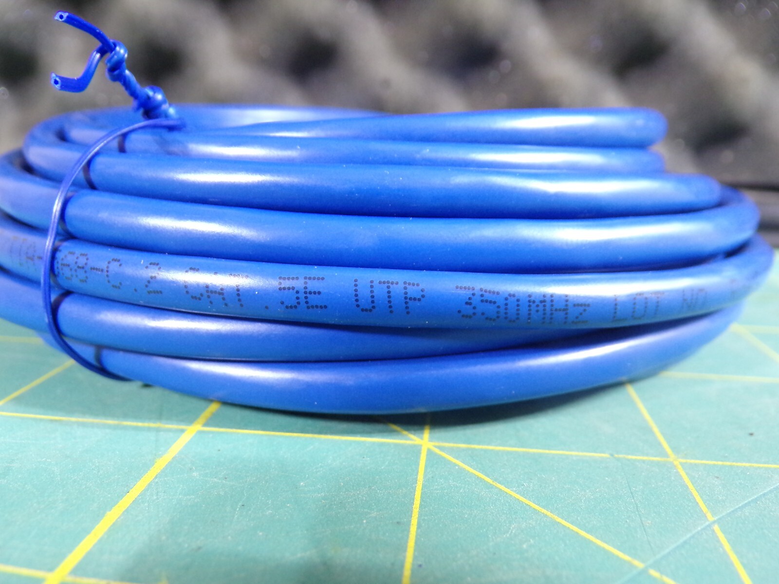 MONOPRICE 140 Voice and Data Patch Cord, CAT5E, 25ft Lg, BLUE (G)