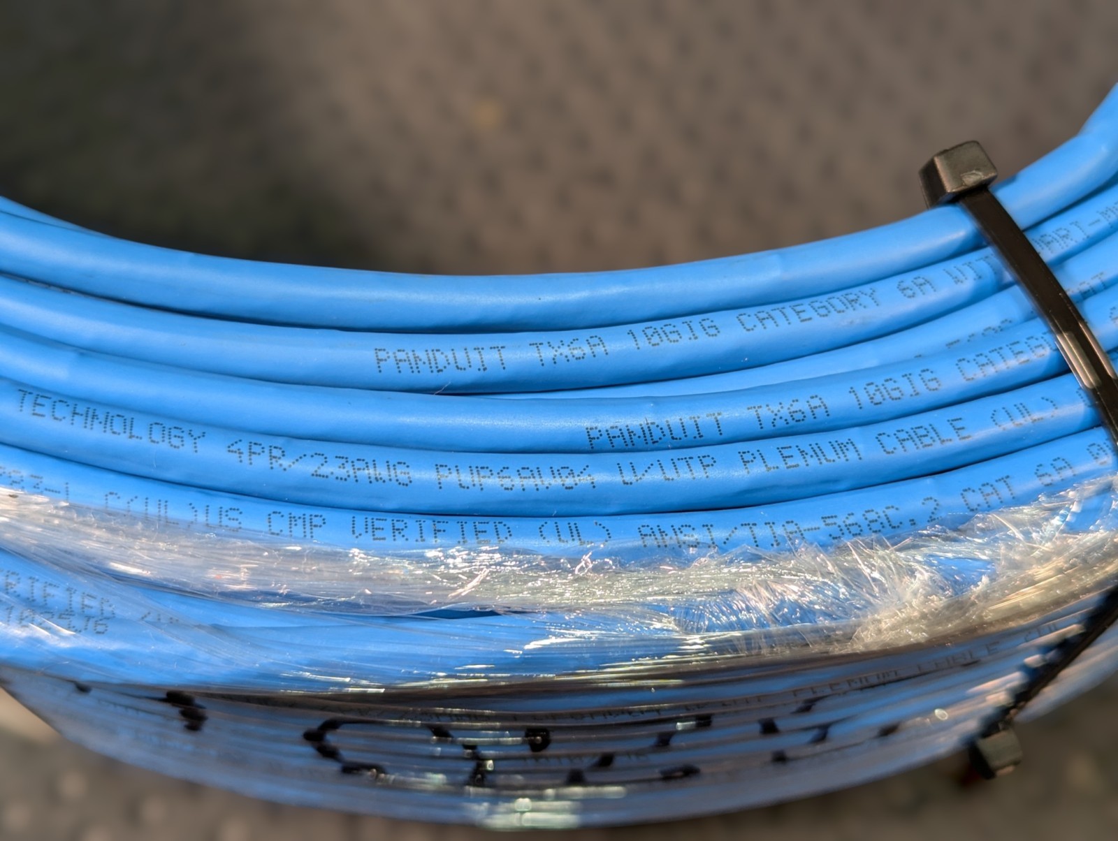 Panduit TX6A 10G Vari-Matrix, Plenum U/UTP, CMP Cat 6A, 4/23 AWG, Blue – 320Ft