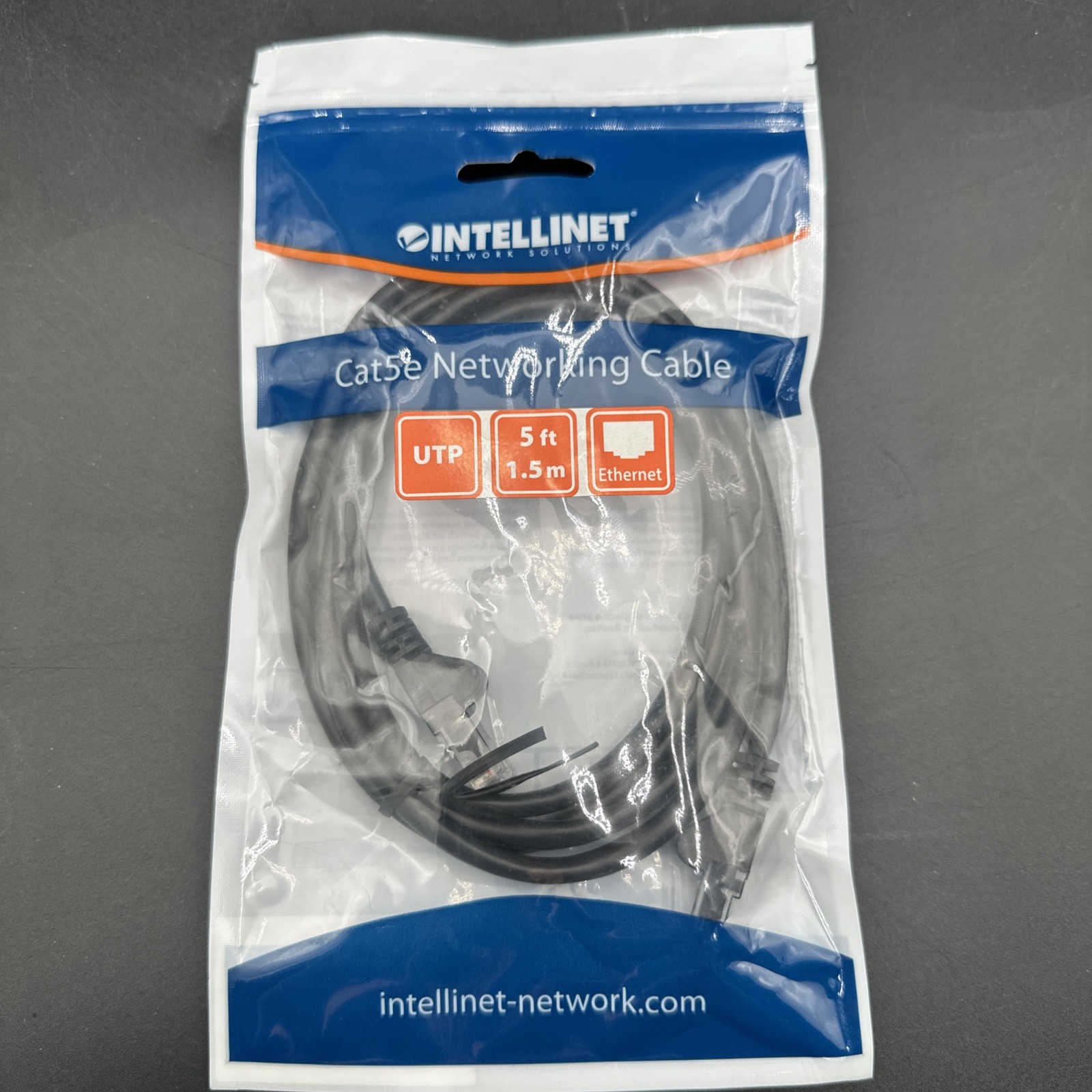 Intellinet Network Solutions Cat.5e UTP Patch Cable – Category 5e 5 ft