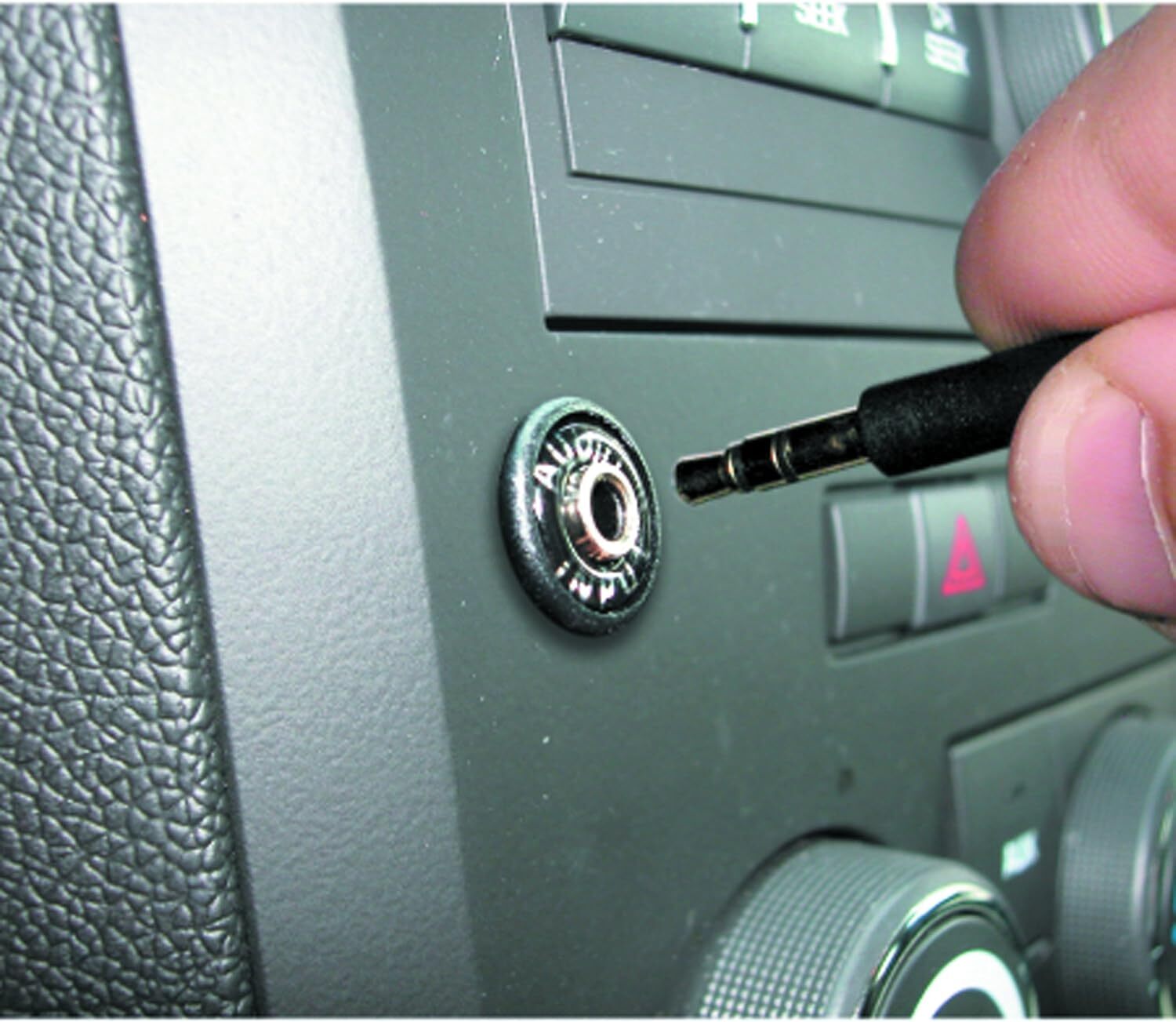 iSimple is335 3.5mm Dash Mount Kit Aux Input iPod Android Headphone Jack