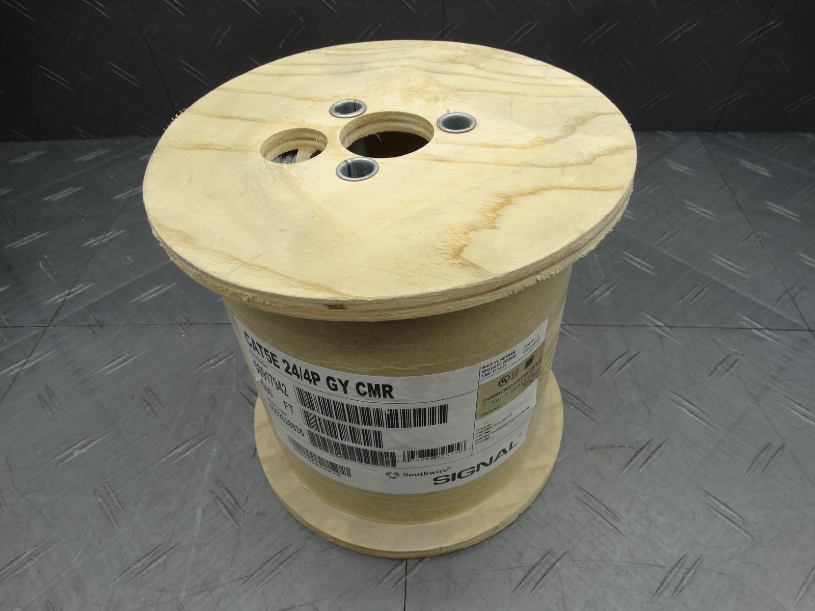 Southwire 500 ft. Gray 24/4 Solid CU CAT5e CMR (Riser) Data Cable 56917942