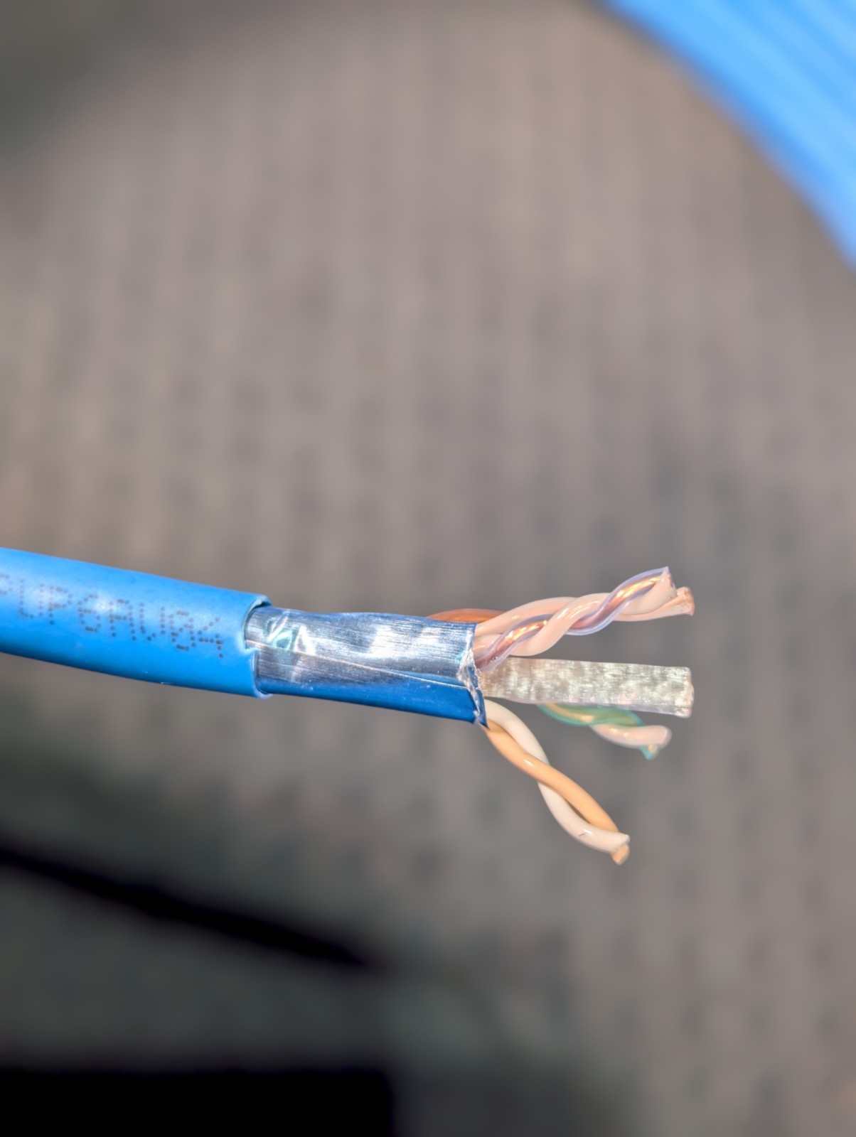 Panduit TX6A 10G Vari-Matrix, Plenum U/UTP, CMP Cat 6A, 4/23 AWG, Blue – 320Ft