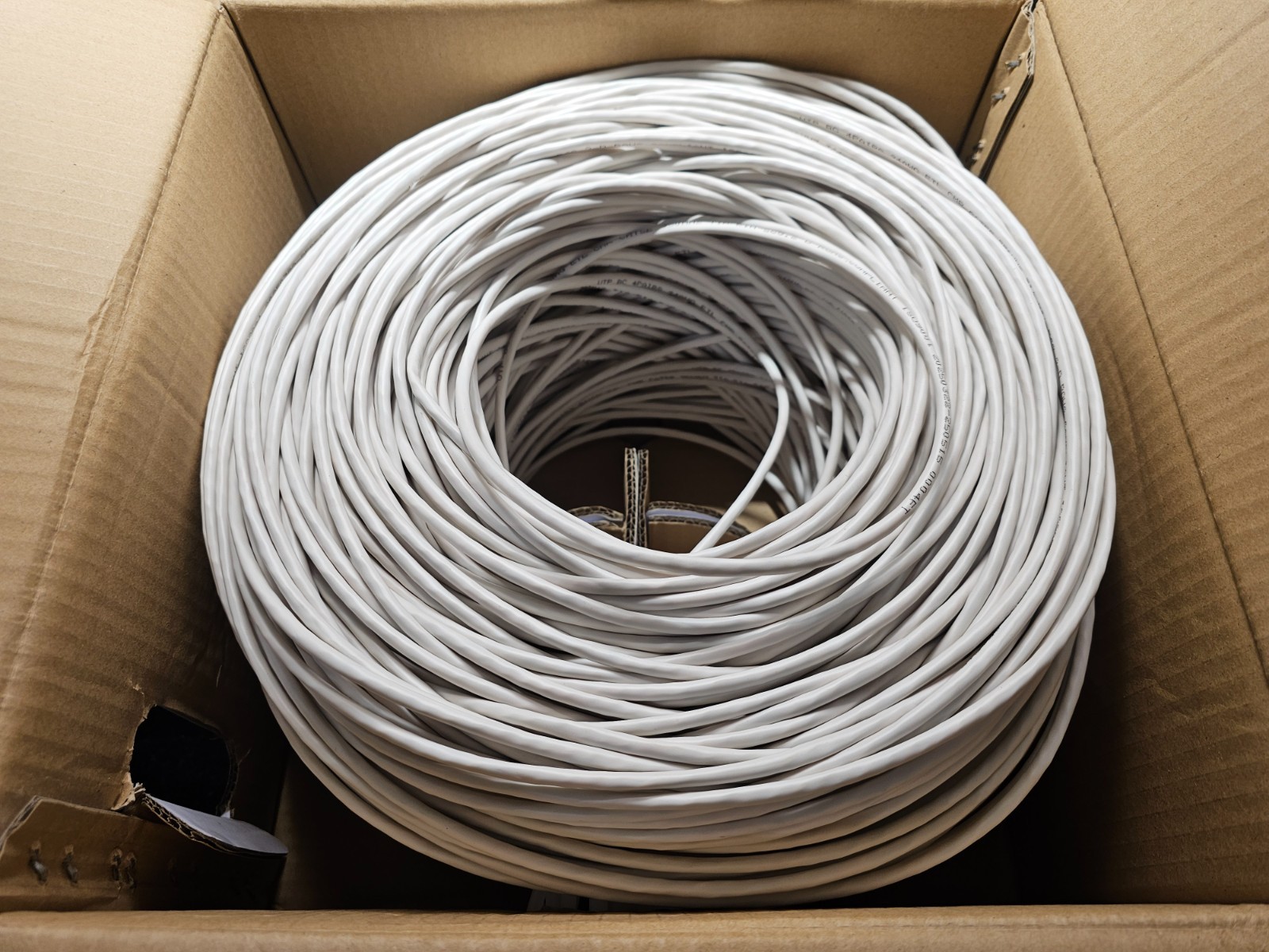 Communication Cable C5CU1000CMR 1000′ UTP Cat5e Copper 350Mhz ETL Riser Rated
