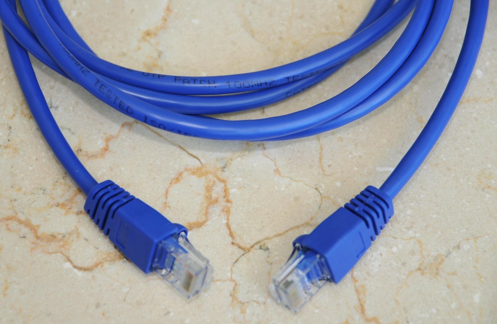 C2G 7 FT CAT6 SNAGLESS SHIELDED UTP NETWORK PATCH ETHERNET CABLE 550 MHz RJ45